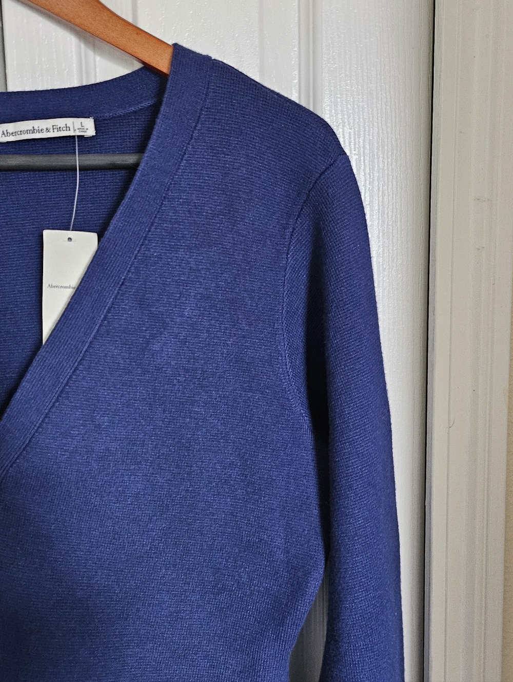 Abercrombie & Fitch Women L Blue Cardigan V Neck Button Knit Sweater NWT - Picture 6 of 13